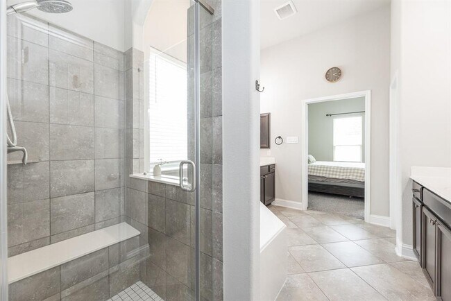 Building Photo - 15215 Holloway Hls Trl