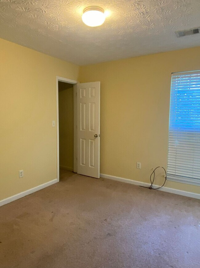 Building Photo - 1809 Azalea Dr