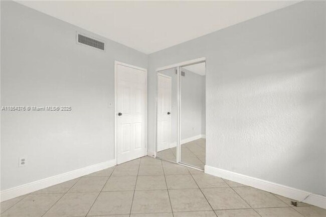 Building Photo - 1335 W 68th St