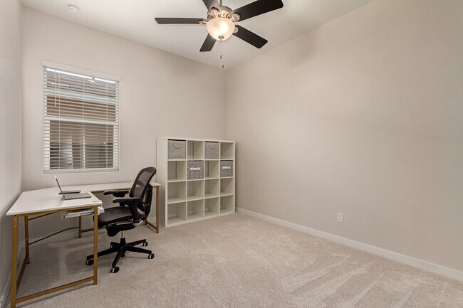 Building Photo - 941 Treasure Trl