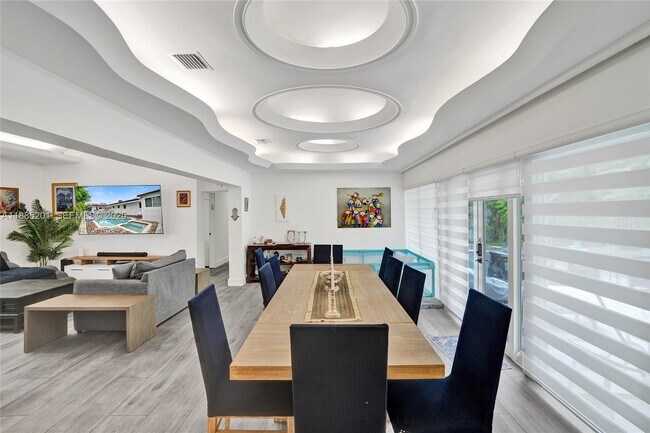 Building Photo - 3784 Sheridan Ave