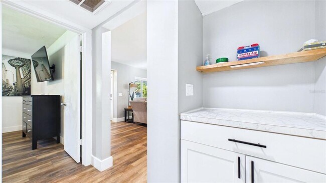 Building Photo - 101 N Mercury Ave