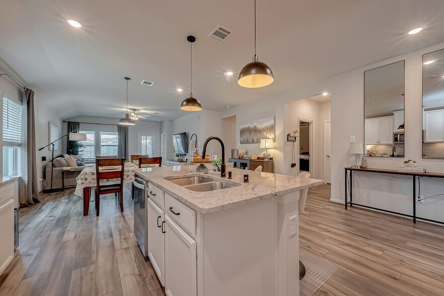 Building Photo - 2114 Cherryvale Dr