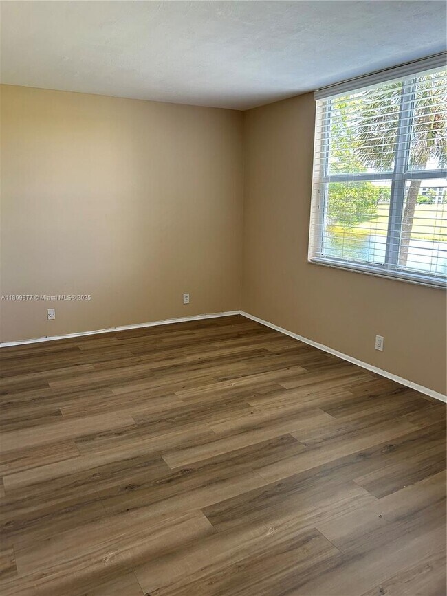 Building Photo - 9230 Lagoon Pl