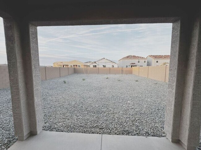 Building Photo - NEW 5 BEDROOM 3 BATHROOM HOME AVILABLE FOR RENT!