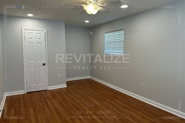 Building Photo - Stunning 4 Bed/2 Bathroom Home in West Mob...