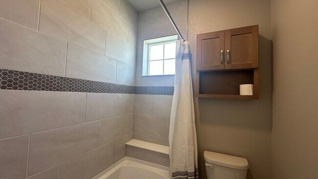 Building Photo - Great Townhouse in Loveland