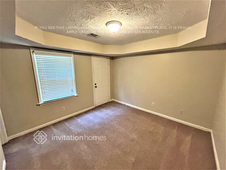Building Photo - 2252 Chateau Dr