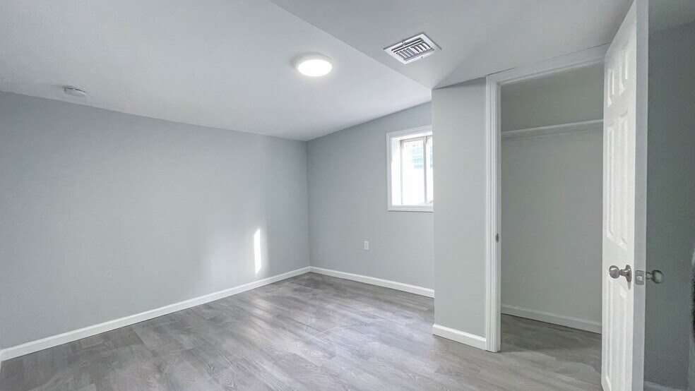 Building Photo - 63 Gentian St