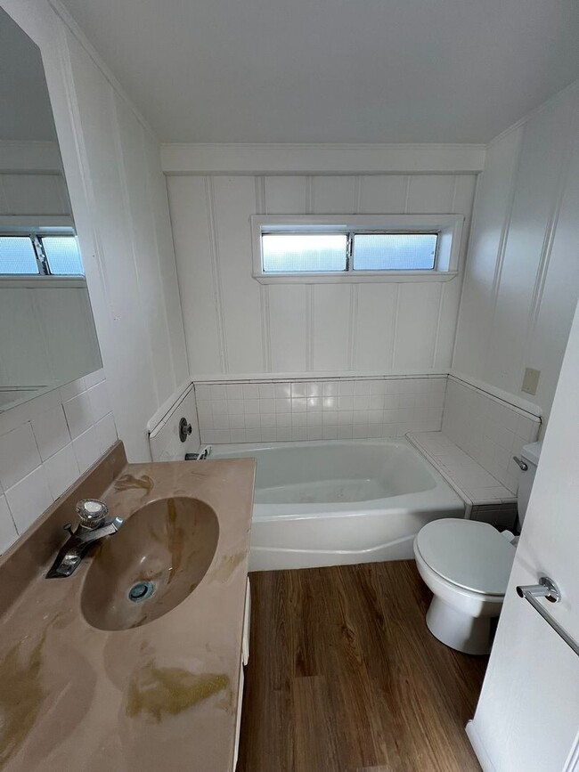 Building Photo - 486 Trinidad St