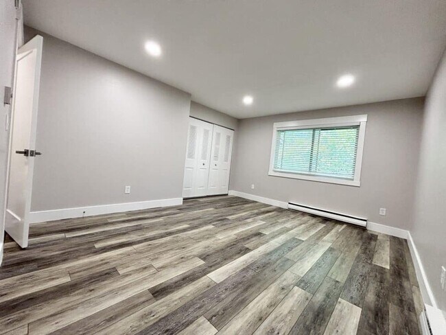 Building Photo - Available Now! Newly Remodeled 2BR Unit in Boulder Fourplex