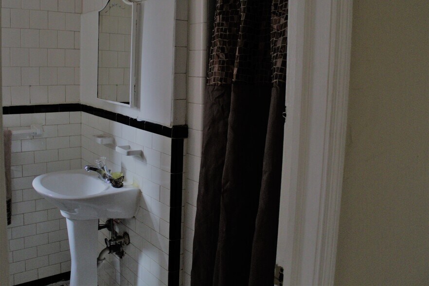 Building Photo - 3509 6th St