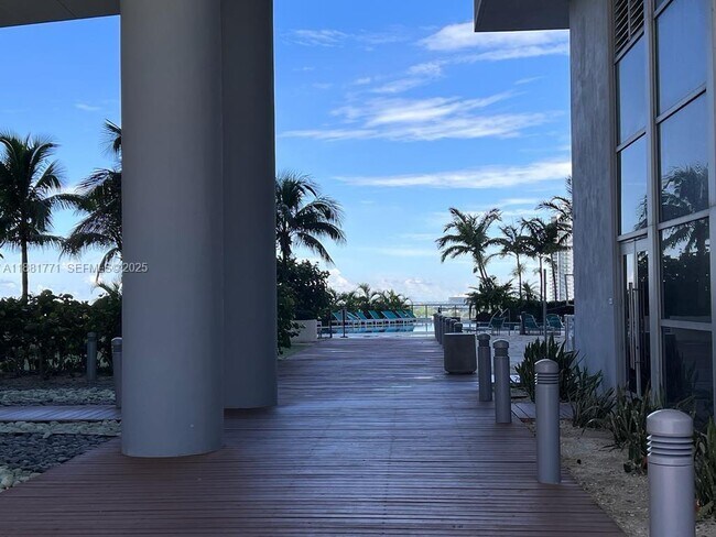 Building Photo - 888 Biscayne Blvd