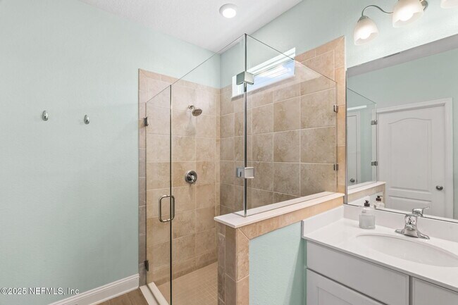 Building Photo - 121 Thistleton Wy