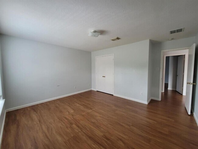 Building Photo - 7818 Black Gap Dr