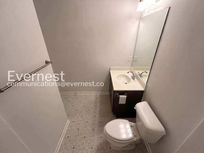 Building Photo - 3 Bed/3 Bath Townhome with Garage / Available Now!