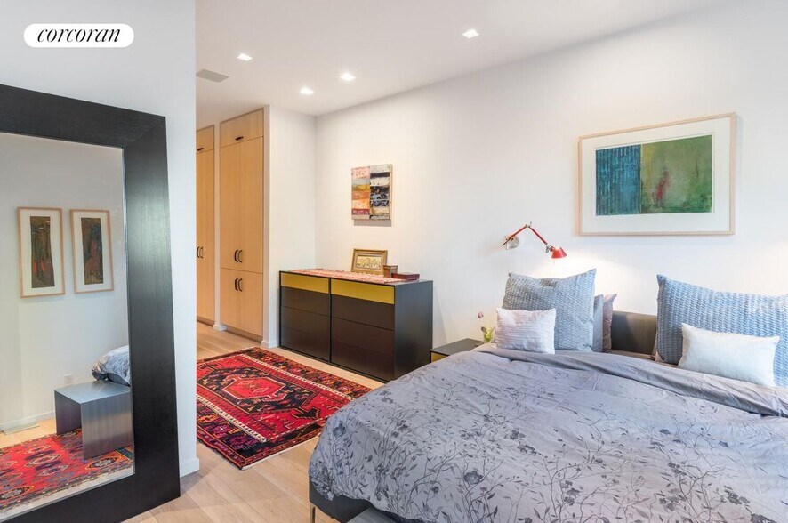 Building Photo - 430 W 116th St