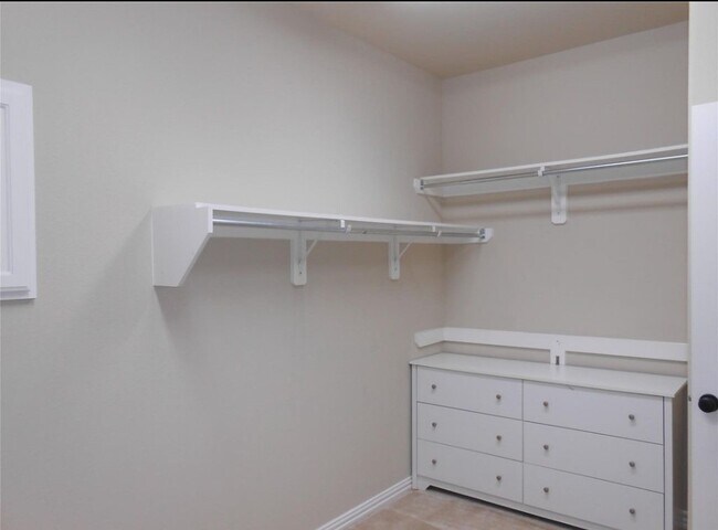 Building Photo - 11 Vershire Cir