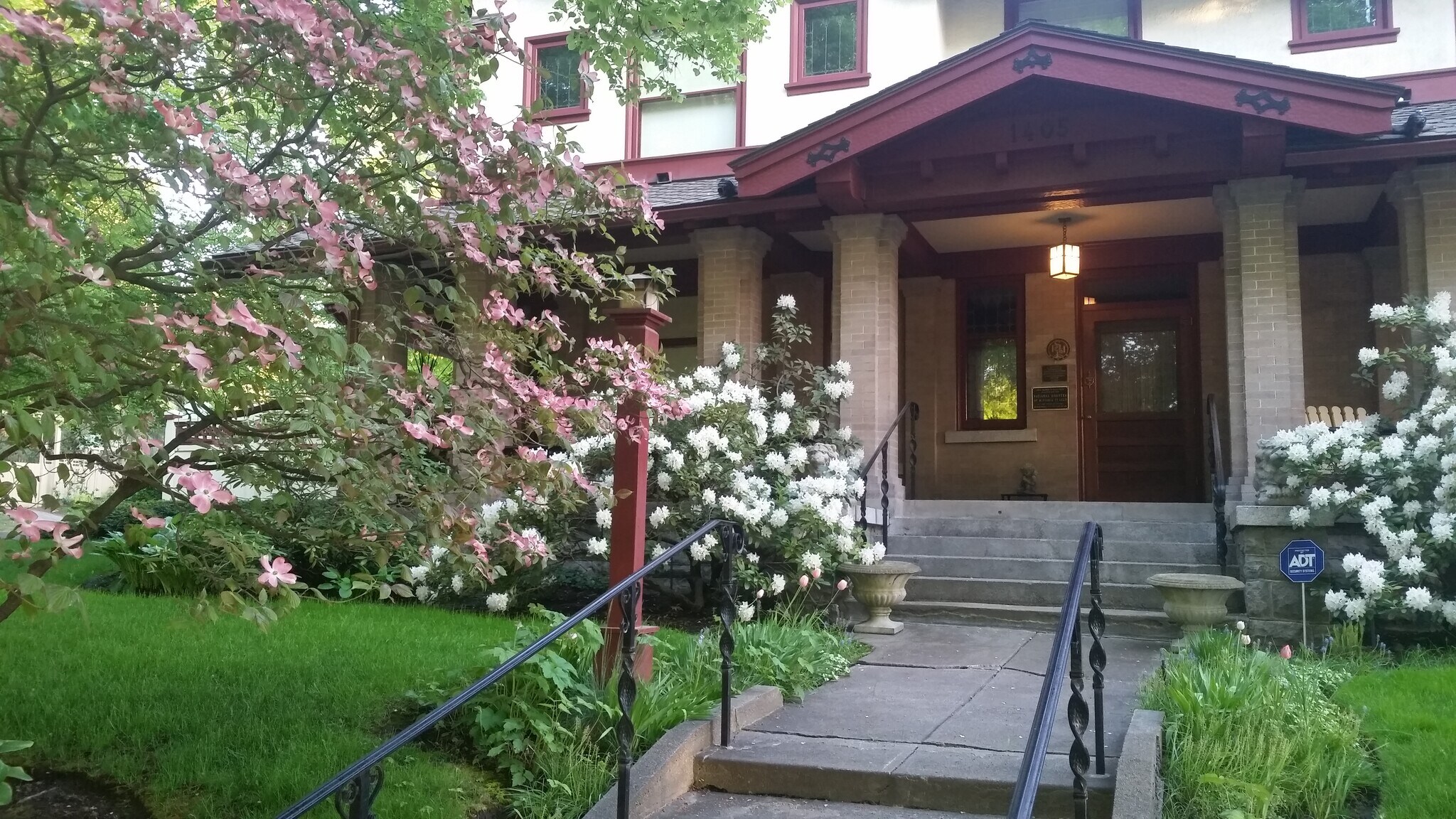 Building Photo - 1405 W 9th Ave