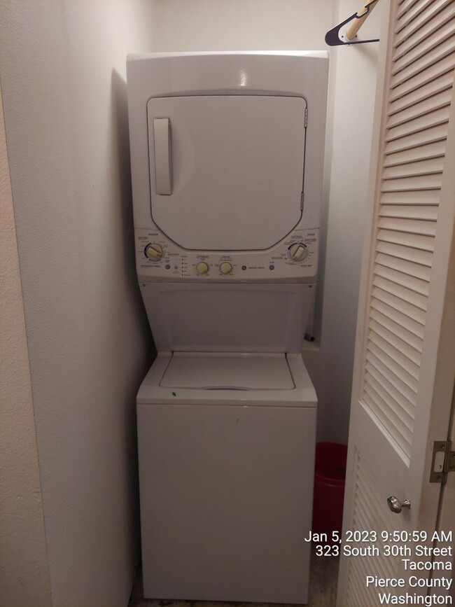 Building Photo - For Rent - Tacoma darling 1 bedroom 1 bath...