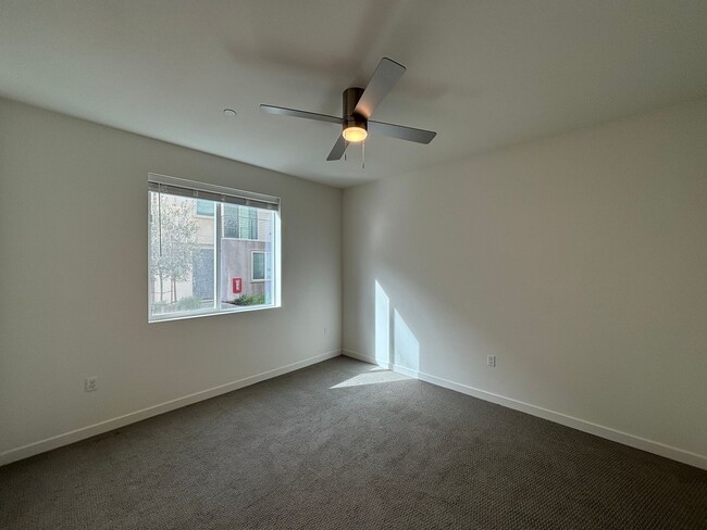 Building Photo - Beautiful 3BD/2.5BA Townhouse in San Ysidro W/ W/D, A/C, 2-Car Garage, Balcony, and Community Parks!