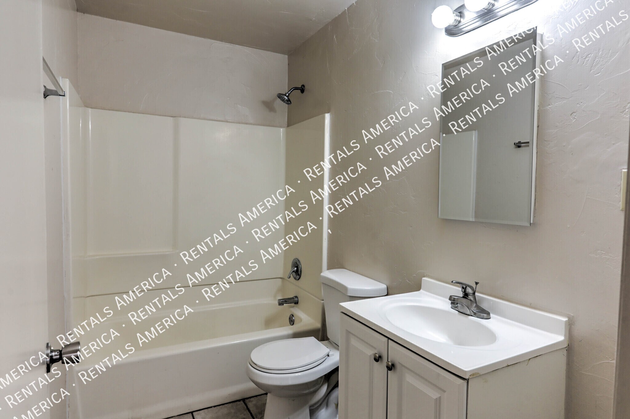 Building Photo - 3040 N Sparkman Blvd