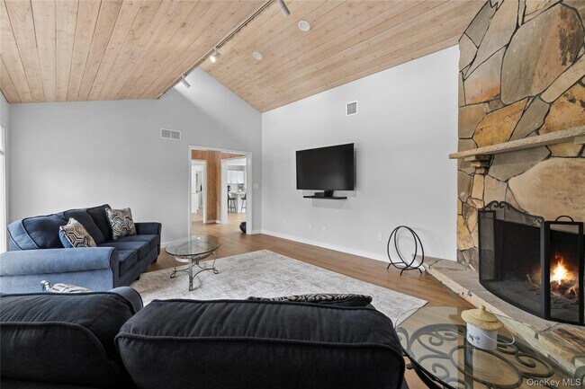 Building Photo - 3 Harbor Rd