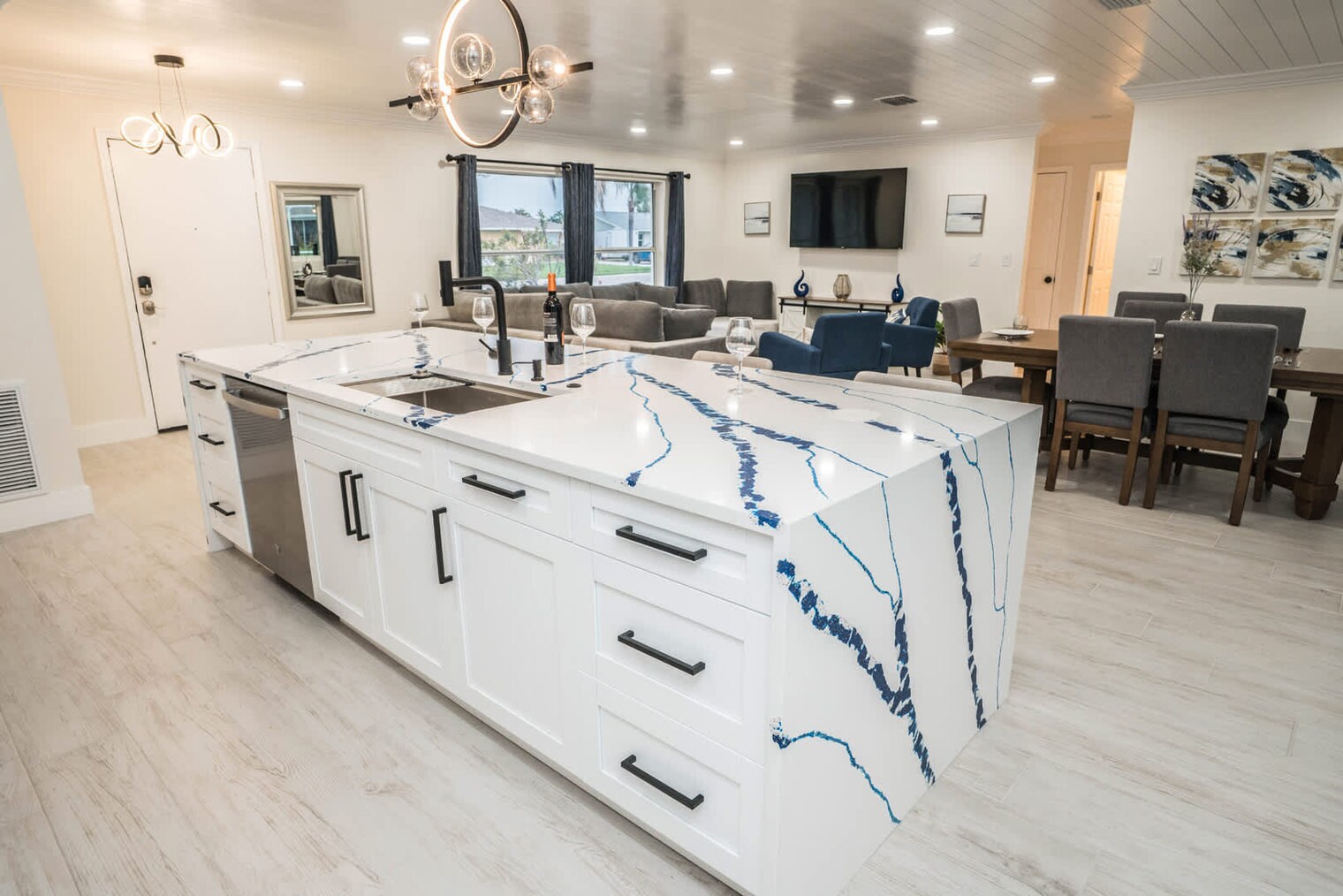 Building Photo - 6518 Solitaire Palm Way