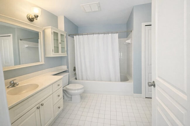 Building Photo - 5575 Seminary Rd