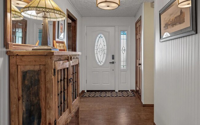 Building Photo - Charming Mid-Century Modern Ranch Home, 2 Bedroom 2 Bathroom, Lots Of Natural Lighting!