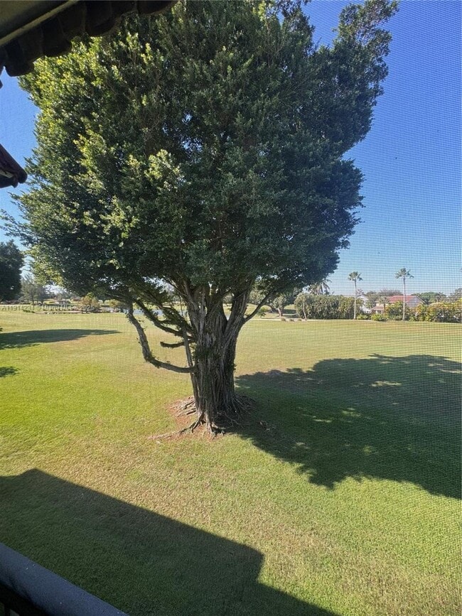 Building Photo - 9811 N Hollybrook Lake Dr