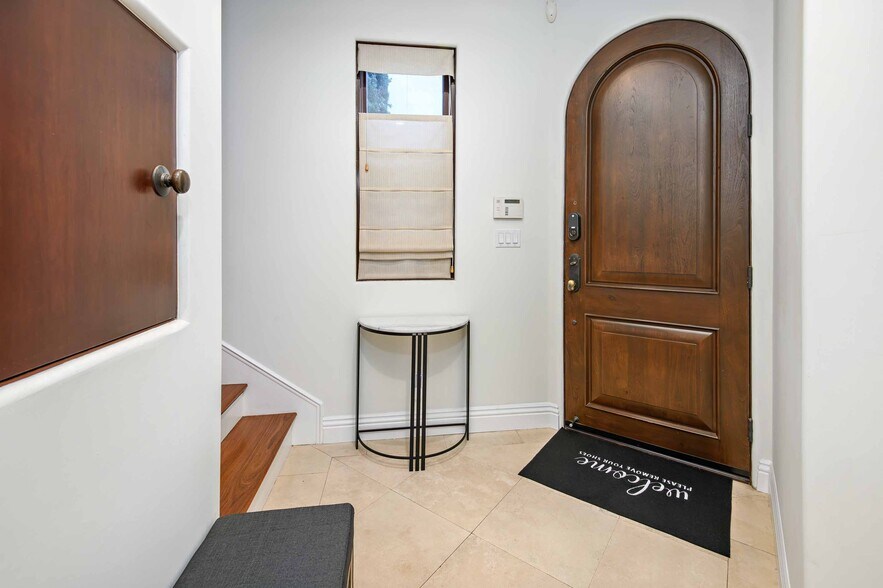 Building Photo - 319 33rd St