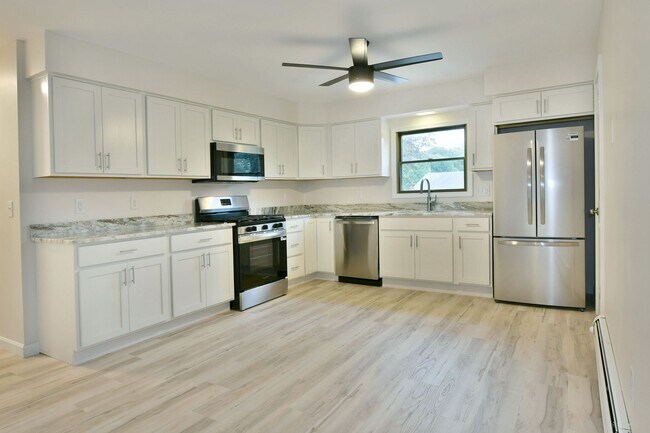 Building Photo - 920-922-922 Cynthia Ct