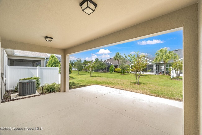 Building Photo - 8233 Loren Cove Dr