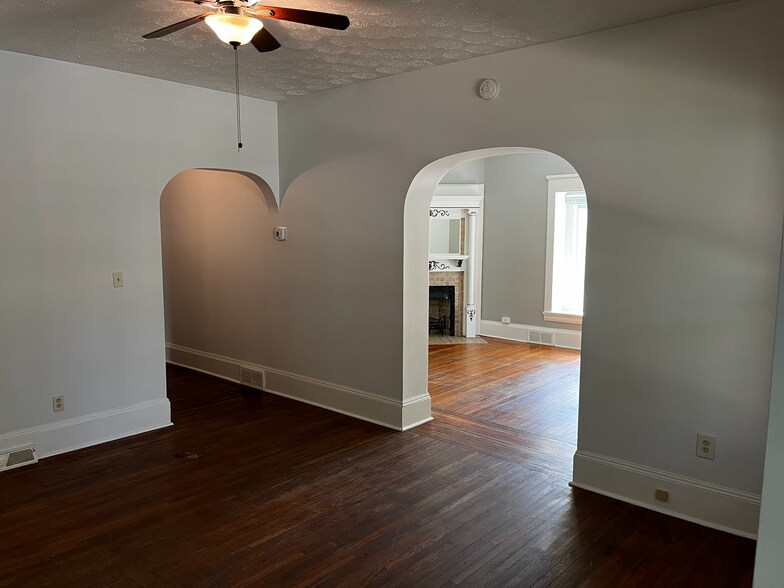 Entryway/Dining - 3231 Scranton Rd