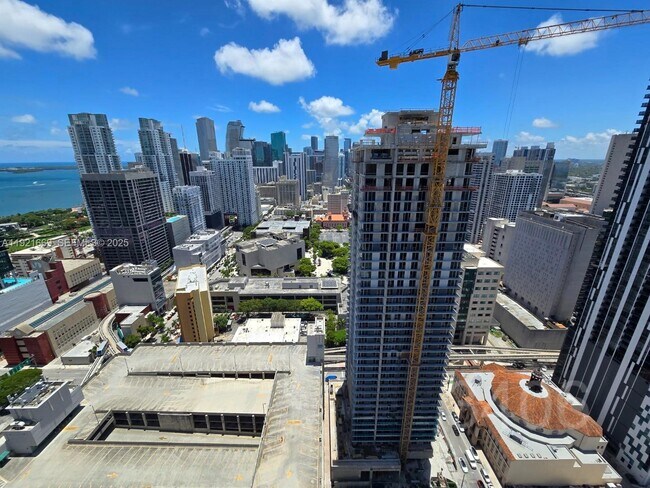 Building Photo - 601 NE 1st Ave