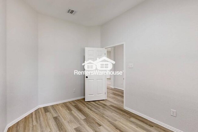Building Photo - MOVE IN READY - 3BED/2BATH - FORNEY TEXAS