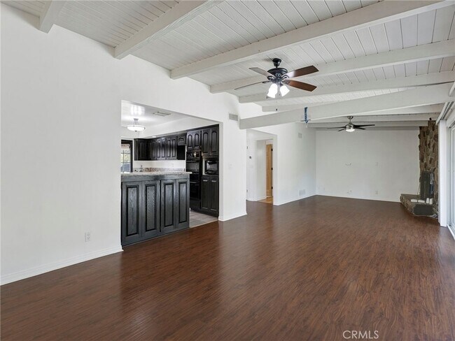 Building Photo - 10918 Reseda Blvd