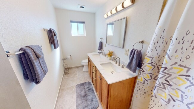 Building Photo - 2 Bedroom - 1 Bath Fully Furnished Apartment