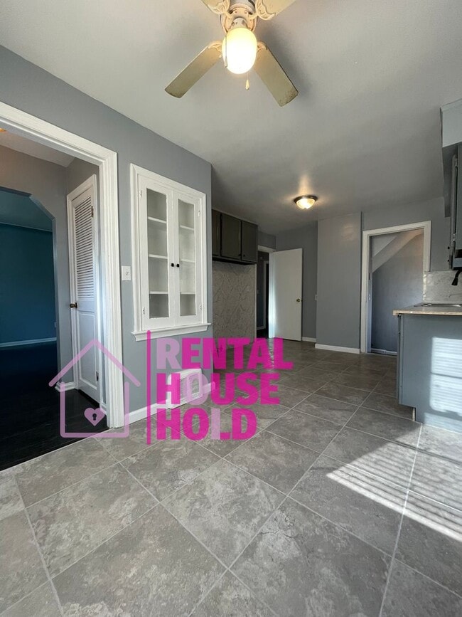 Building Photo - Cozy 3-Bedroom Bungalow for Rent: A Perfec...