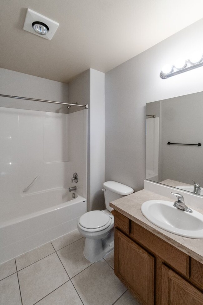 Building Photo - Spacious 3 Bed, 2.5 Bath Home in Spokane V...