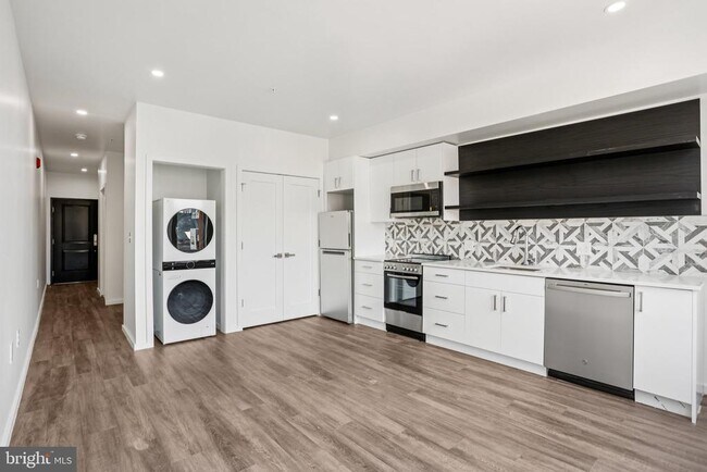 Building Photo - 1201 Vine St