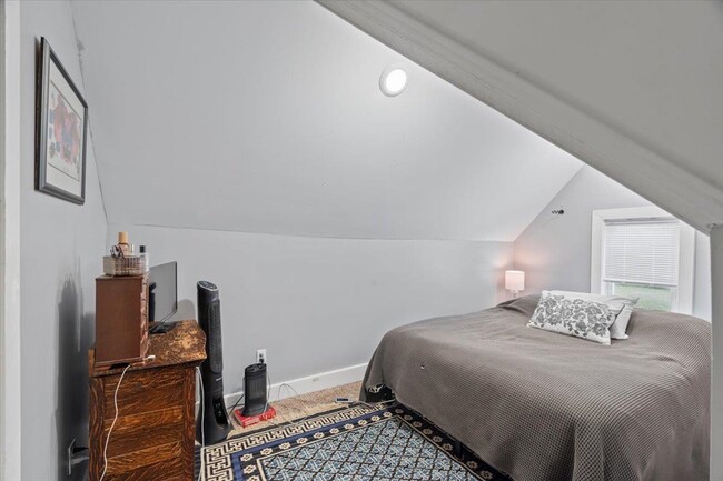 Building Photo - 227 N Willett St