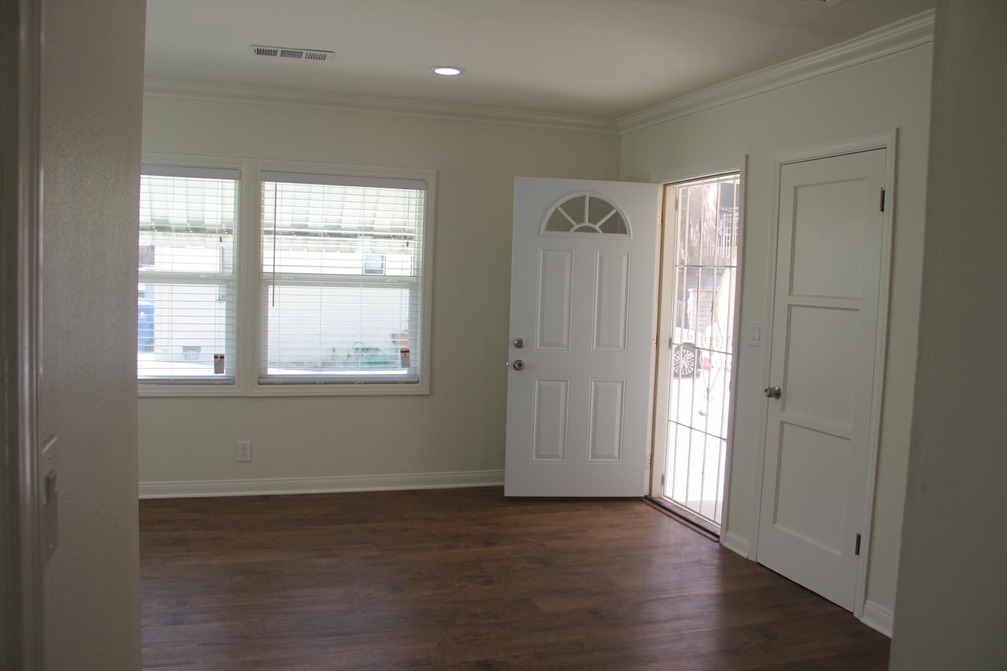 Front Room - 11029 Hesby St