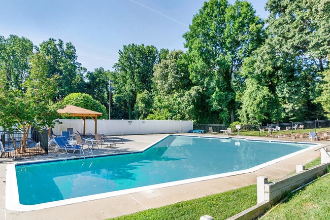 Building Photo - 1800 Jefferson Park Ave