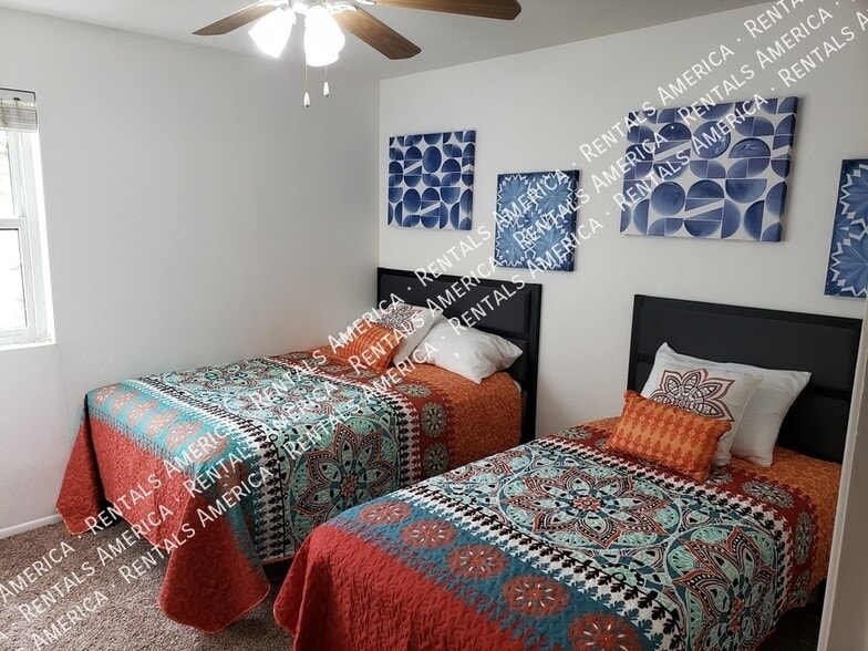 Building Photo - 10626 N 41st St