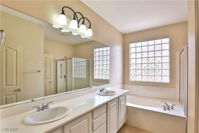 Building Photo - 2264 Laurel Heights Ln