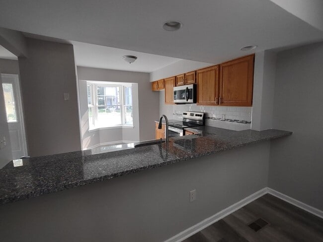 Building Photo - Available! Beautiful End Unit Condo in Bet...