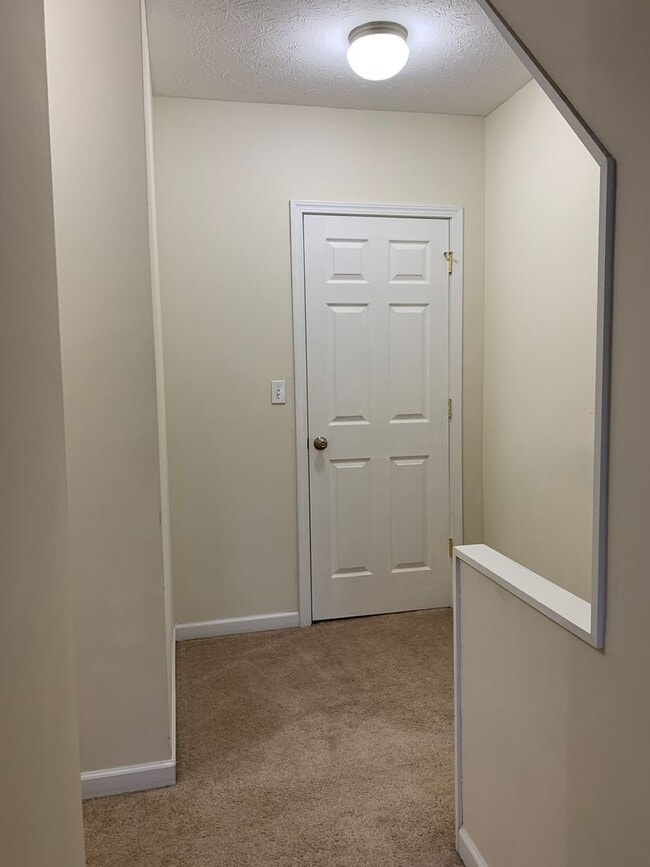 Building Photo - Beautiful 3bed/2.5 bath in Southside