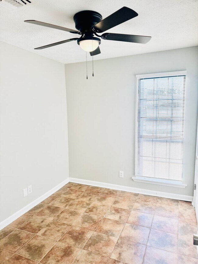 Building Photo - Beautiful 3/2 In Montgomery East *** Call 334-366-9198 to Schedule a Self Tour!